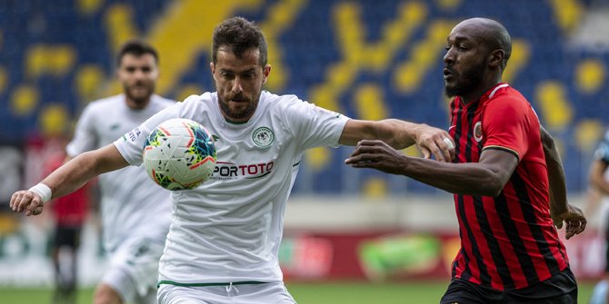 Uğur Demirok Konyaspor'da kalıyor