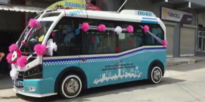 Ekmek teknesi minibüsü gelin arabası yaptı