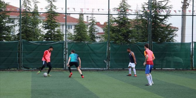 Halı sahalar 145 gün sonra yeniden açıldı