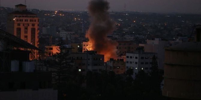 Israeli missile hits school in Gaza, causing damage