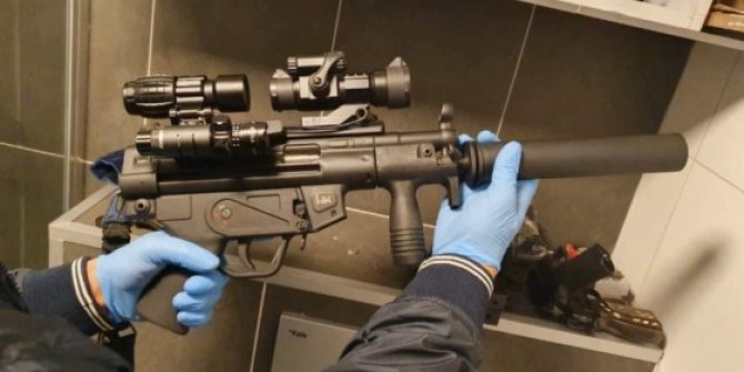 İş adamları ve ünlüleri dolandıran çeteye operasyon kamerada