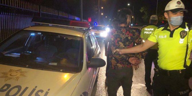 Yakıtı biten 'sahte gazeteci' yolu trafiğe kapattı