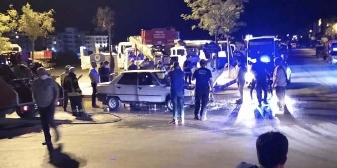 Seyir halindeki otomobil alev alev yandı