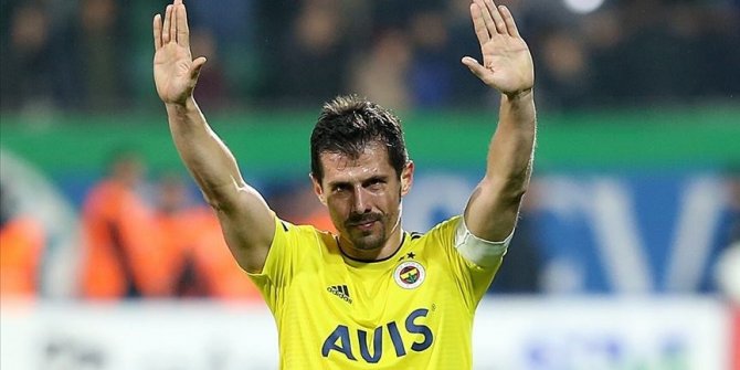 Türk futbolundan Emre Belözoğlu geçti