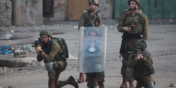 İsrail güçleri, Gazze sınırındaki protestoculara göz yaşartıcı gazla müdahale ediyor