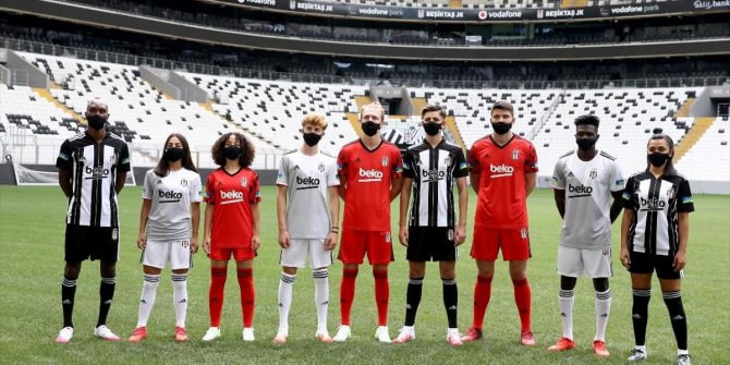 Beşiktaş Futbol Takımı'nın yeni sezon formaları tanıtıldı