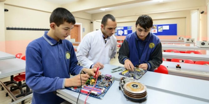 MEB'den mesleki eğitim merkezi öğrencilerine lise diploması imkanı