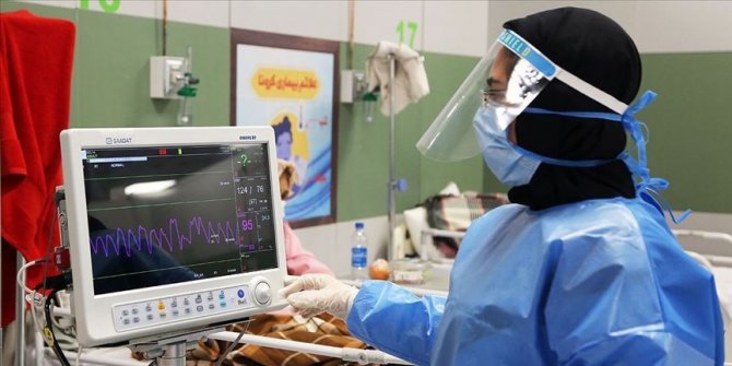 İran'da son 24 saatte Kovid-19'dan 129 kişi hayatını kaybetti