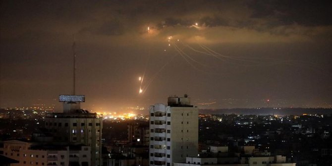 İsrail, Gazze'de Hamas'a ait noktaları vurdu