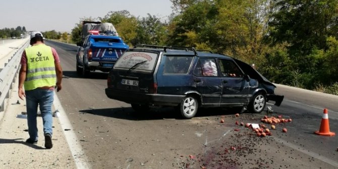 Konya'da otomobil bariyerlere çarptı: 1 yaralı
