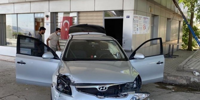 Otomobil akaryakıt istasyonuna daldı