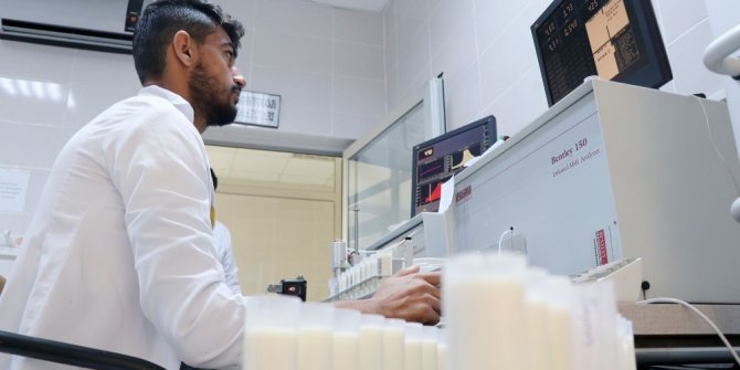 Aksaray’daki süt analiz laboratuvarı İç Anadolu’ya hizmet veriyor