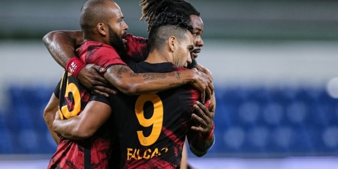 Galatasaray 2'de yaptı