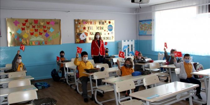 Some Turkish students return to classrooms