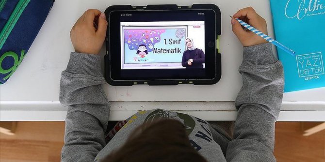 Savunma sanayisinden öğrencilere 19 bin tablet