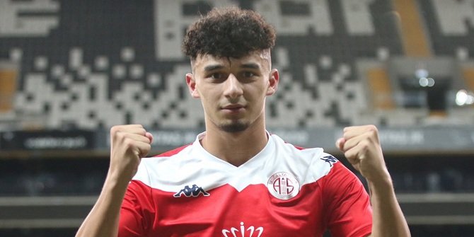 Gökdeniz Bayrakdar'dan tarihi gol