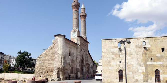 Selçuklu ve Moğollar arasındaki güç gösterisi 'Medrese' olup yükseldi