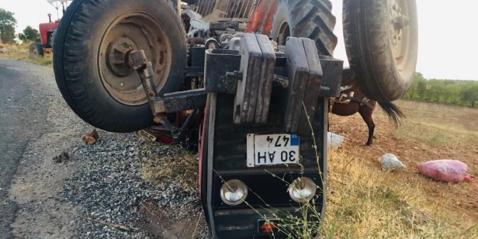 Traktörün altında kalan baba oğul ağır yaralandı