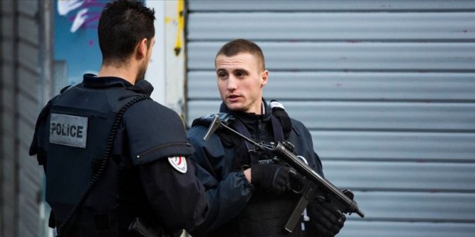 Charlie Hebdo’nun eski binasının bulunduğu bölgede bıçaklı saldırı: 4 yaralı