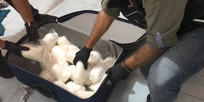 Mersin'de 12 kilogram metamfetamine 8 gözaltı