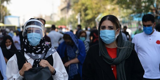 İran'da son 24 saatte 172 kişi Kovid-19'dan hayatını kaybetti