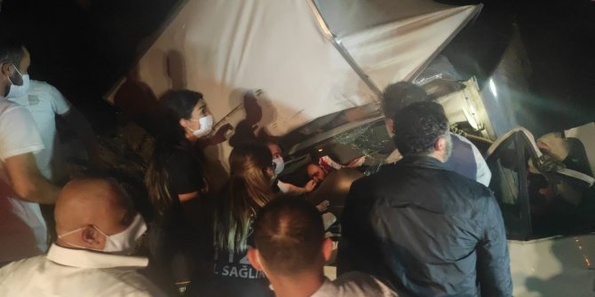 Bursa'da, şarampole devrilen kamyonetteki 2 kişi yaralandı