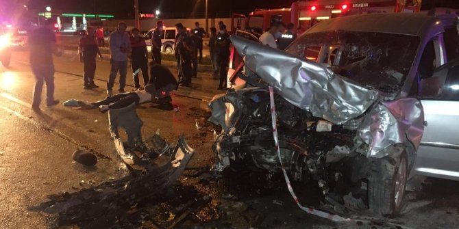 Kontrolden çıkan otomobil karşı şeride geçti: 2’si ağır 10 yaralı