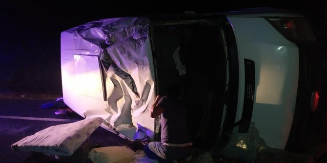 Şarampole devrilen minibüsteki 7 kişi yaralandı
