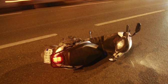 Otomobil ile çarpışan motosikletteki çifti ölüm ayırdı