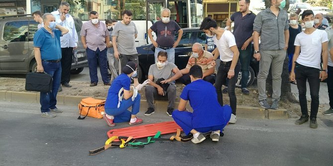 Kırmızı ışıkta bekleyen minibüse TIR çarptı: 4 yaralı