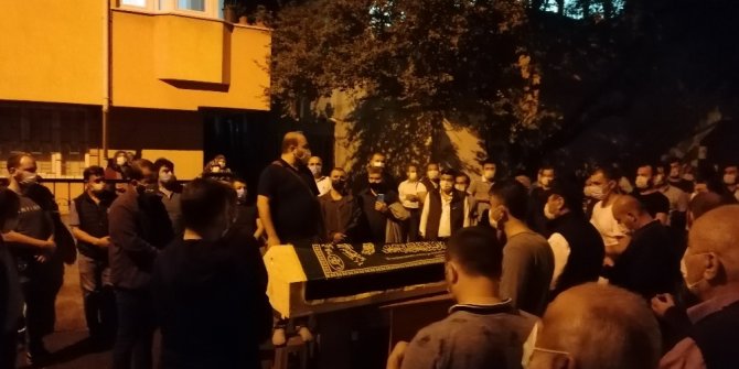 Özel hastane önünde ölen vatandaş için evinin önünde helallik istendi
