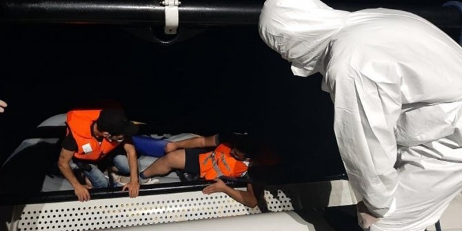 Yunanlılar bota bindirip ölüme terk etti