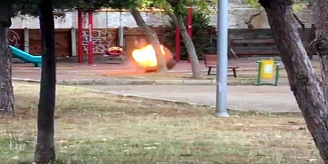 Çocuk parkındaki şüpheli çanta fünye ile patlatıldı