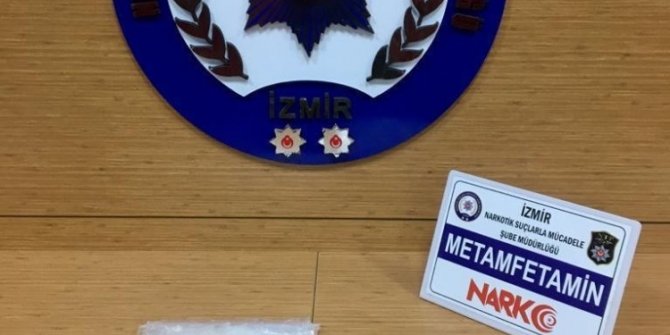 Narkotik köpekleri aracı aradı: 1 kilodan fazla uyuşturucu bulundu