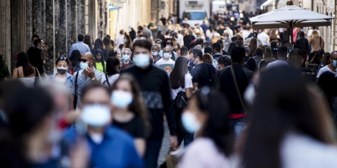 İtalya'da son 24 saatte 37 bin 978 yeni Kovid-19 vakası tespit edildi