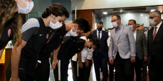 Bakan Kasapoğlu’ndan Paralimpik Milli Tekvando Takımı’na ziyaret