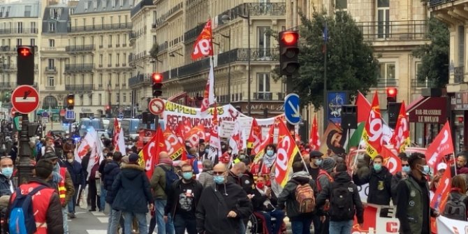 Fransa'da işçi sendikaları ve göçmenler Macron hükümetini protesto etti
