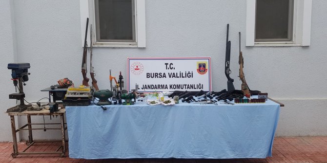 Kurusıkı tabancaları gerçeğe çevirip satan 2 kişi yakalandı