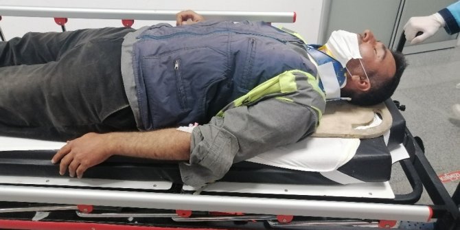 Otoyol işçilerini taşıyan minibüs devrildi: 14 yaralı
