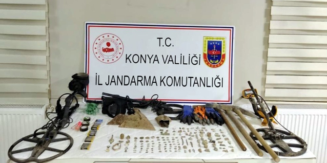 İzinsiz kazı yapan şahıslar jandarmaya yakalandı