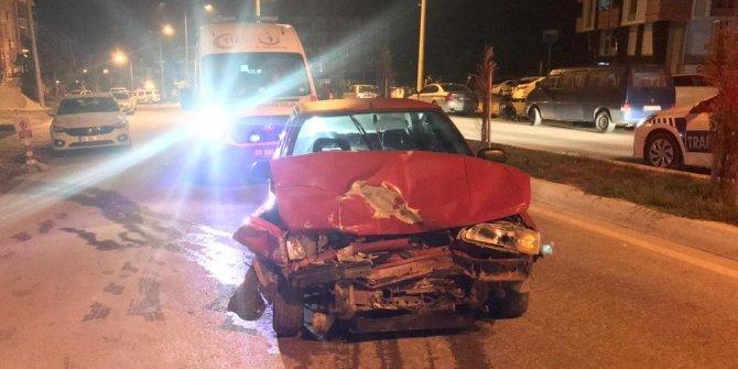 Alkollü sürücü park halindeki otomobile çarptı: 1 yaralı