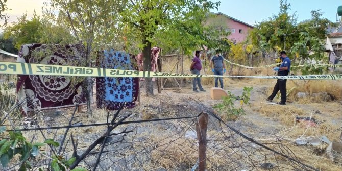 Dut ağacına bağladığı iple kendini astı