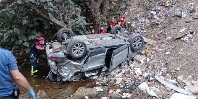 Otomobil dereye uçtu, anne ve kızı hayatını kaybetti