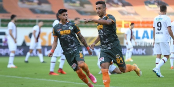 Alanyaspor zirveyi bırakmıyor