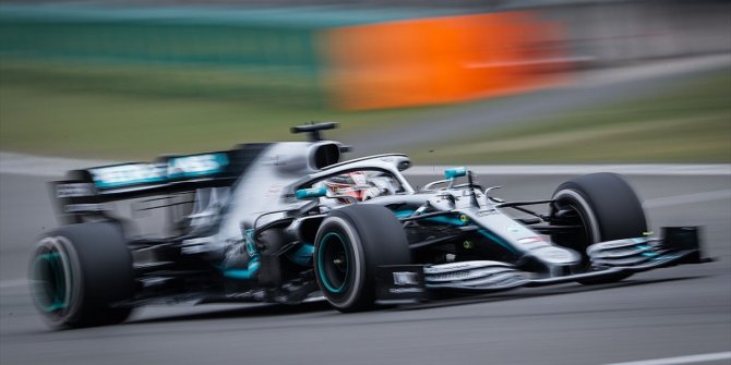 Hamilton Formula 1 tarihine geçti