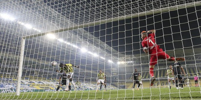Fenerbahçeli futbolcular 'kafayı' çalıştırdı
