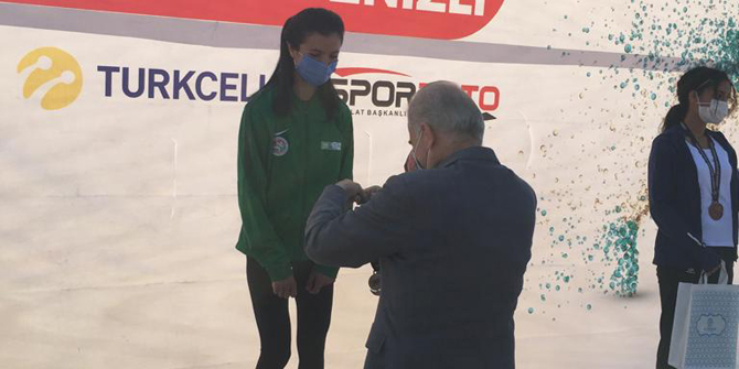 Büyükşehir Belediyesporlu atletten gümüş madalya