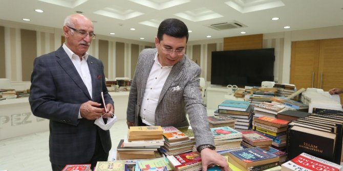 Cemil Meriç Kitaplığı’na kitap yağıyor