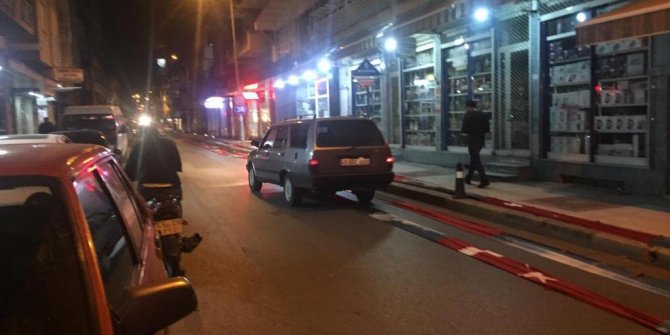 Türk bayrağının caddeye serilmesine soruşturma