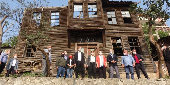 Hulusi Kentmen'in torunu, dedesinin yaşadığı evi ziyaret etti